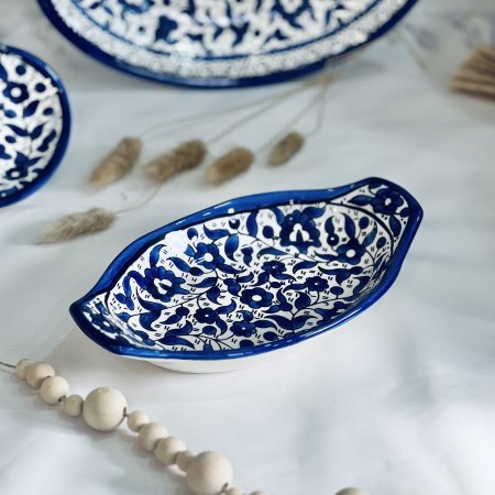 ازرق وابيض