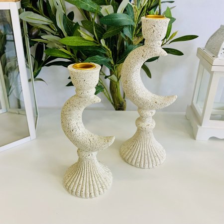 شمعدان حجري الشكل بتصميم هلال رمضان