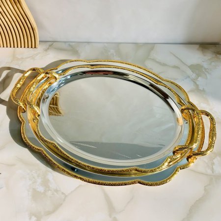 طقم صواني تقديم بيضاوية الشكل فضية مع حواف ذهبية