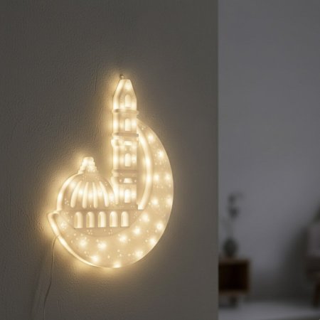 زينة رمضان مضيئة على شكل هلال ومسجد