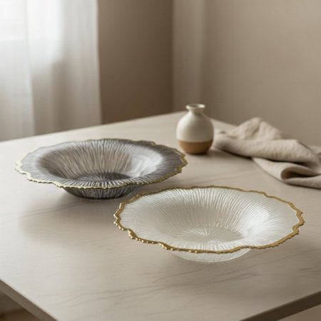 صحون فواكة زجاجية بتصميم مموج وحافة ذهبية