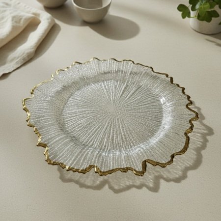 صحن تقديم دائري شفاف مع حافة ذهبية مموجة