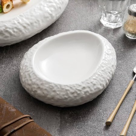 طقم طبقين تقديم بيضاوي أبيض بحافة خارجية مزخرفة