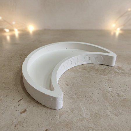 صحن جبصين على شكل هلال ابيض