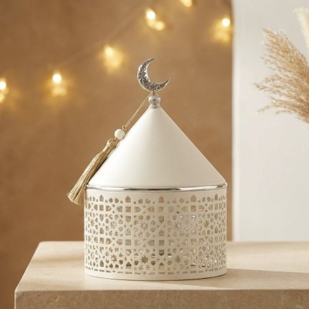 تمرية ضيافة رمضانية معدن باللون السكري مزينة بزخارف شرقية