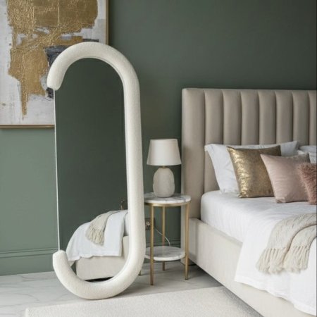 مرآة أرضية منحنية بإطار مخملي أبيض