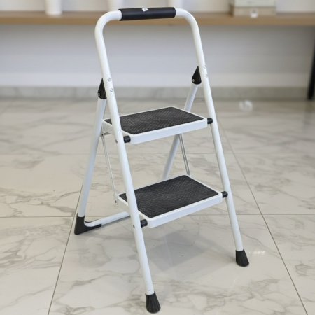 سلم منزلي معدني قابل للطي لون ابيض درجتين