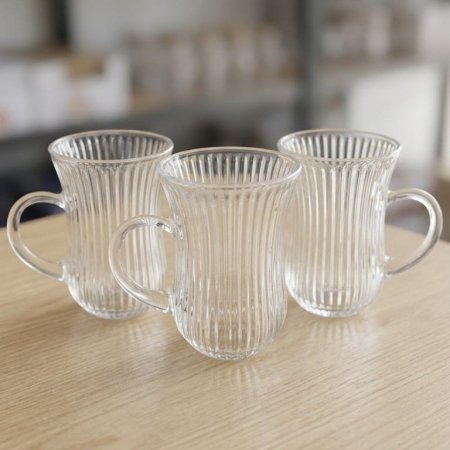 طقم كاسات شاي زجاج منقوش بخطوط طولية