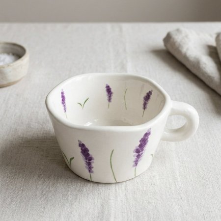مج سيراميك ابيض برسومات زهور اللافندر