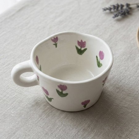 مج سيراميك ابيض برسومات ازهار توليب