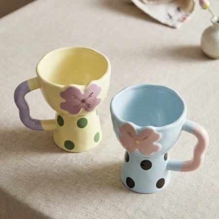 مج سيراميك بتصميم فيونكة ونقاط