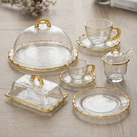 طقم ضيافة زجاجي بإطارات ومقابض بلون عسلي مستوحى من الخيزران
