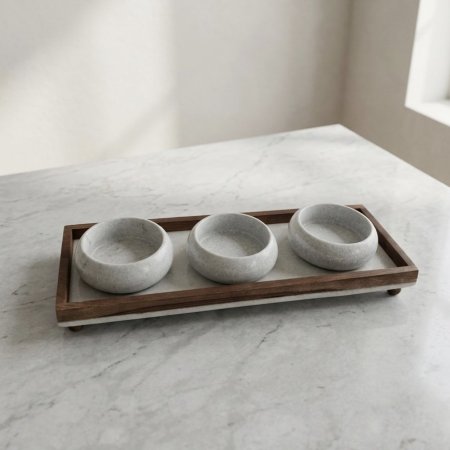 صينية تقديم مستطيلة رخام بإطار خشب هندي مع ثلاث صحون رخام