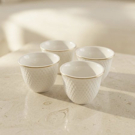 طقم فناجين قهوة سادة بورسلان ابيض بتصميم منقط وحافة ذهبية