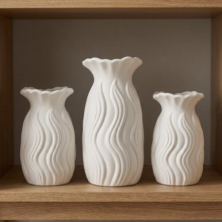 طقم تحف سيراميك أبيض بتصميم مموج