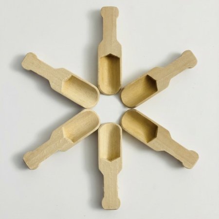 معالق بهارات خشبية صغيرة