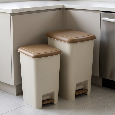 سلة مهملات بلاستيك مستطيل بدعاسة قدم لفتح الغطاء بلون بيج