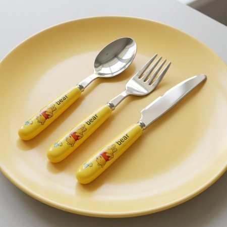 طقم أدوات مائدة ستانلس ستيل بتصميم ويني الدبدوب باللون الأصفر