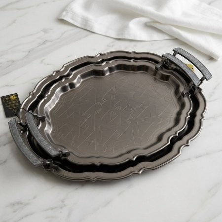 طقم صواني تقديم بيضاوية فضية بنقوش هندسية على السطح