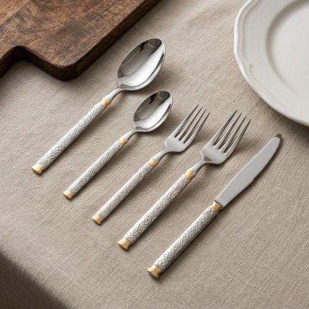 أدوات مائدة ستانلس بنقش فضي وإطار ذهبي