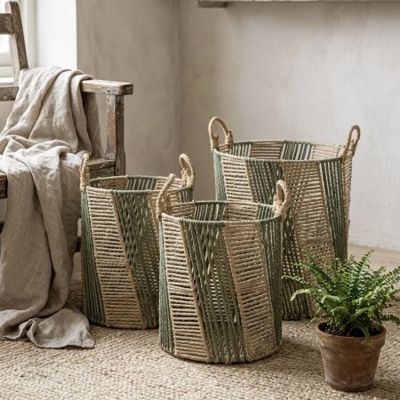 طقم سلال تخزين بهيكل قش مخطط بلون بيج وأخضر