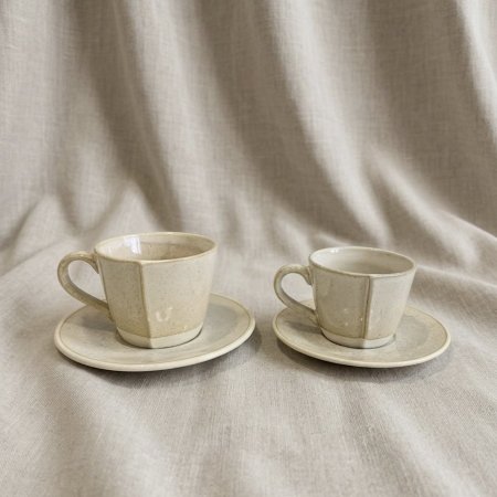 طقم فناجين قهوة وشاي سيراميك بلون كريمي منقط