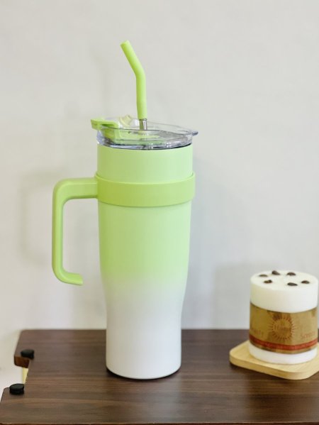 اخضر وابيض