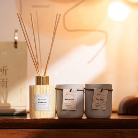 طقم 3قطع (شمعتين +عطر عودان)