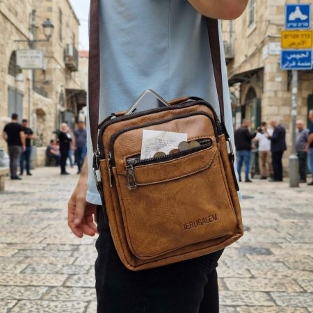 حقيبة  جلد كتف رجالي Jerusalem بني فاتح اربع سحابات