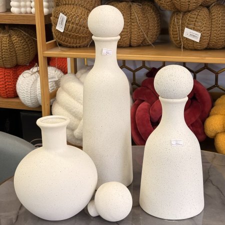 مزهرية سيراميك بيضاء بعدة اشكال مع غطاء كوروي