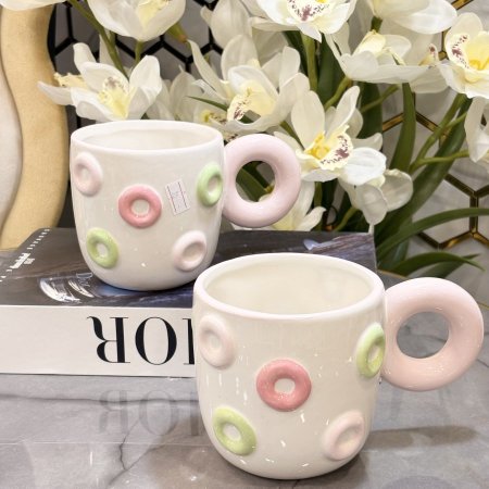 مج سيراميك بتصميم الدونات اللطيف