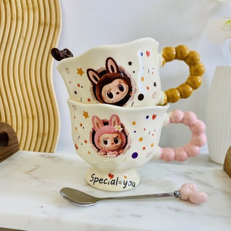 مج لابوبو بتصميم مميز مع ملعقة