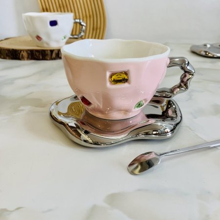 مج مرصع بالجواهر مع صحن وملعقة