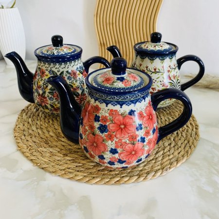 إبريق بورسلان مغربي بنقوش متعددة