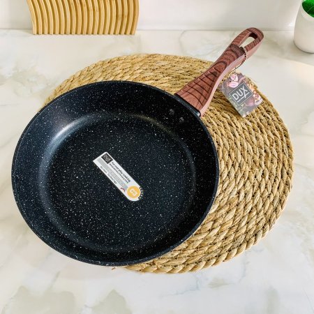 مقلاة جرانيت DUX اسود بقياس 22 سم