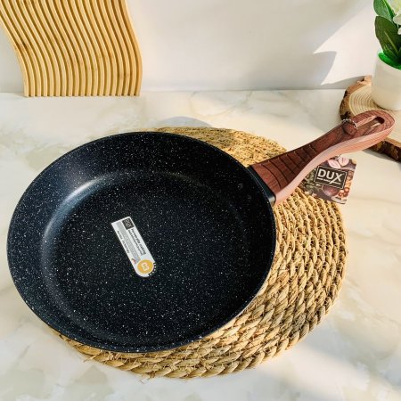 مقلاة جرانيت DUX اسود بقياس ٢٤ سم
