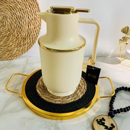 دلة قهوة بلون ابيض بلاستيك