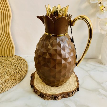 دلة قهوة بتصميم مميز بلون بني