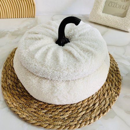 صندوق ديكور اليقطين المخملي الأبيض