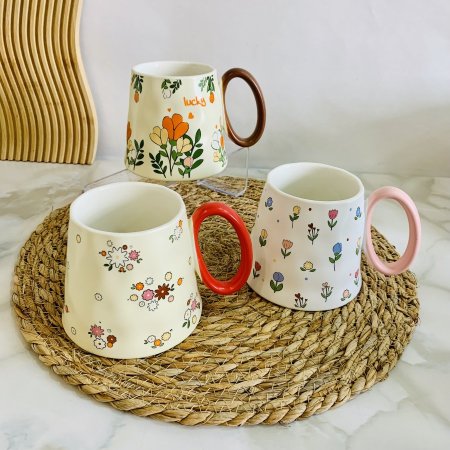 مجات خزفية بنقشات ورود وزهور