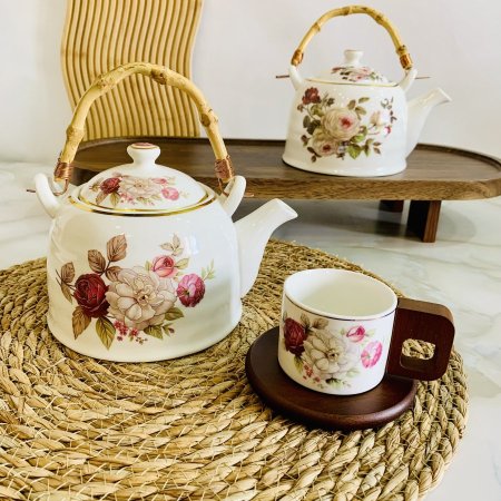 إبريق شاي من البورسلان بنقوش ازهار متعددة