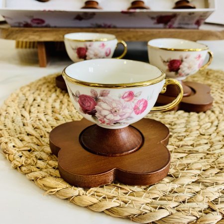 طقم ١٢ فنجان قهوة مزخرف بمقابض وقواعد خشبية
