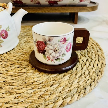 طقم ٦ اكواب قهوة مزخرف بمقابض وقواعد خشبية