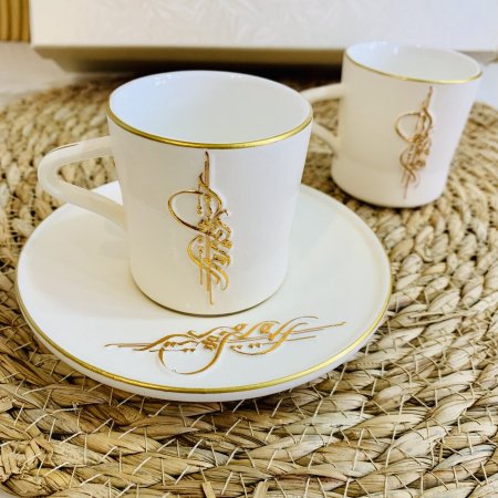 طقم ٦ فناجين قهوة عربي فاخر بنقشة الخط العربي الذهبي