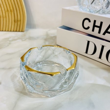 متكة زجاج كريستالي بإطار ذهبي