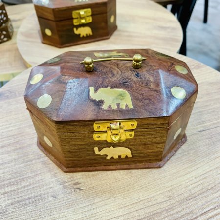 علبة خشب هندي شكل ثماني منحس