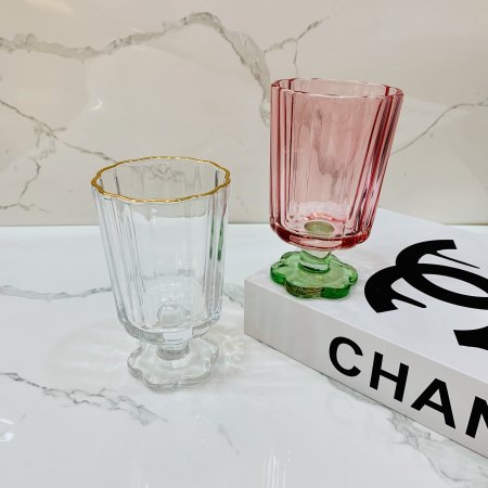 طقم ٦ كاسات بتصميم شكل زهرة