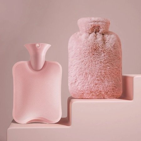 قربة ماء ساخن مع غطاء فرو