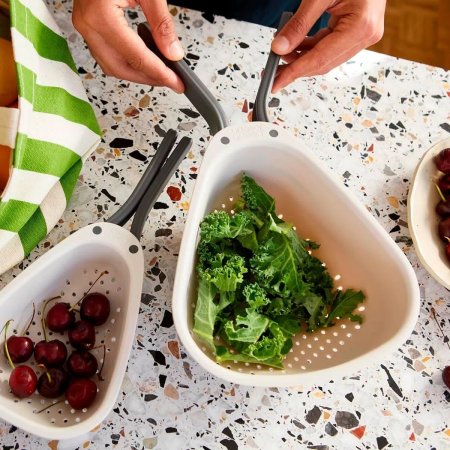 مصفاة بمقابض قابلة للطي