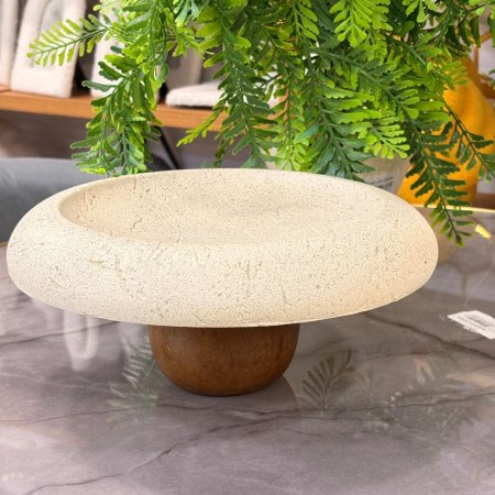 طبق تقديم على شكل فطر من الحجر والخشب